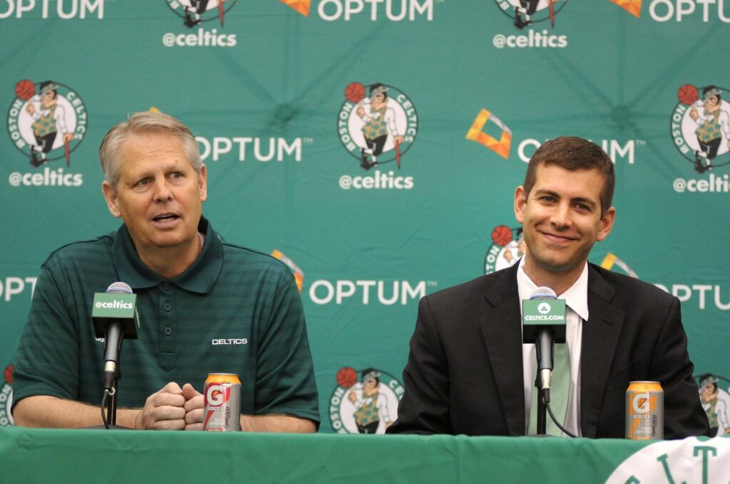 La estrecha colaboración entre Danny Ainge, DIDE de los Boston Celtics, y Brad Stevens, entrenador, ha desembocado en su declaración como sucesor. ¿Cómo son los perfiles de directores deportivos en la NBA?